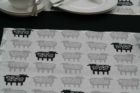 Tischset Klippan black sheep Tischset Klippan black sheep