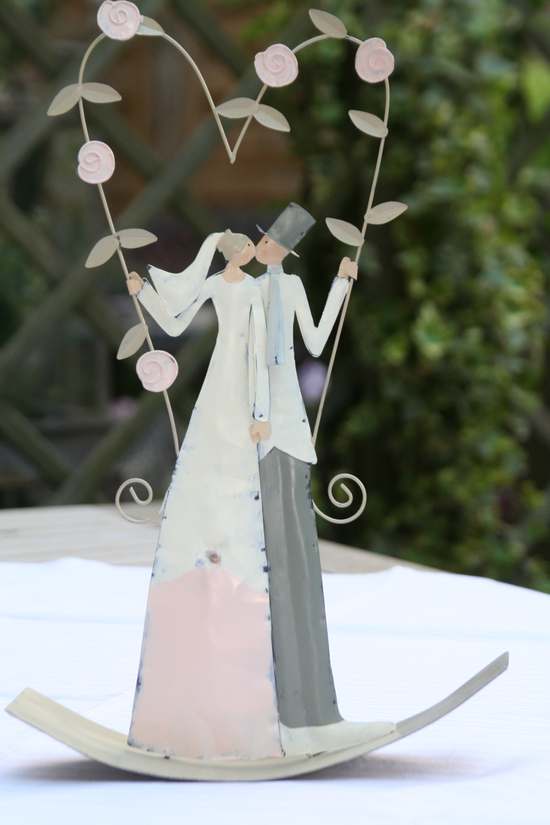 Brautpaar in der Rosenschaukel - Hochzeit Brautpaar in der Rosenschaukel - Hochzeit