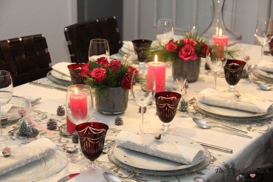 Elegante Weihnachtstafel Tischdekoration zu Weihnachten