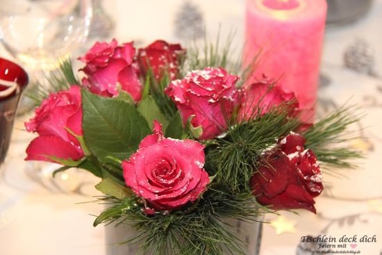 Elegante Weihnachtstafel Tischdekoration zu Weihnachten