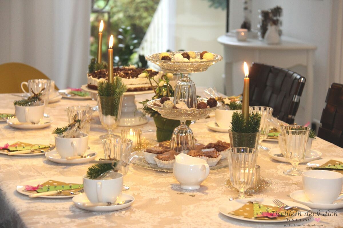 Weihnachtliche Kaffeetafel im Advent