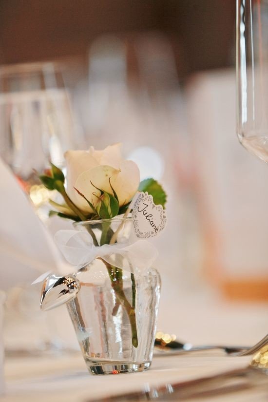 Tischdekoration Hochzeit Tischkarten Blumenvasen