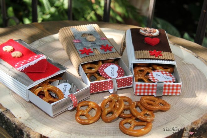 Oktoberfest Deko mit Brezel als Give away