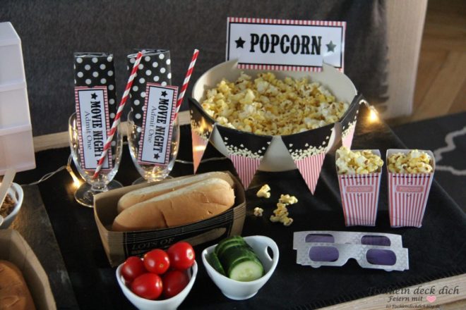Kiniabend daheim mit Popcorn, Hotdogs und Co.