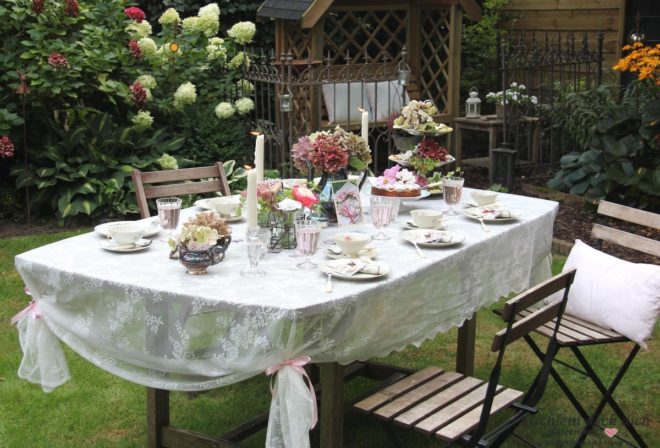 Teaparty im Garten
