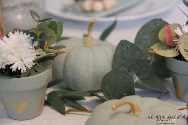 herbstliche Tischdekoration mit Baby Boos