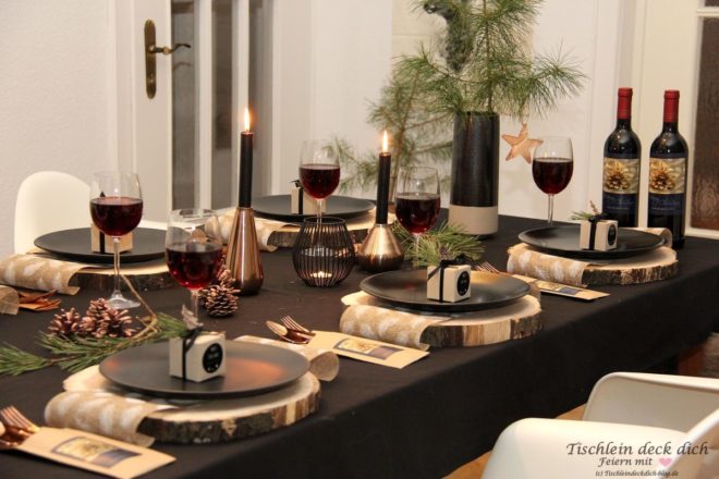 Smartphoto-Weihnachtstischedeko mit Baumscheiben