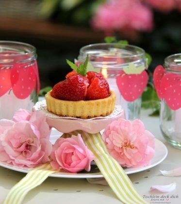 Erdbeerdeko in rosa rot