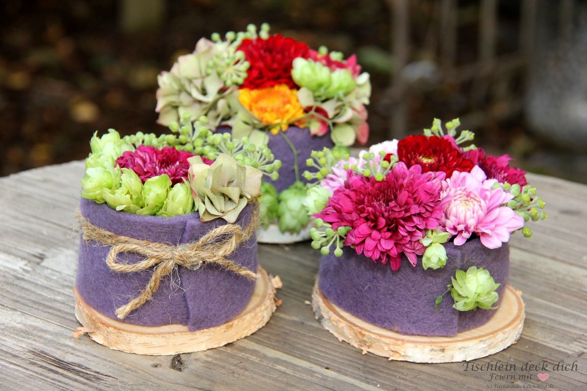 Blumentörtchen schnell gemacht mit Steckmoosi und Filzband