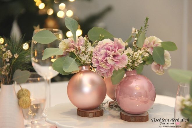 Christbaumkugeln als Blumenvasen DIY
