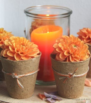 herbstliche Dahliendekoration