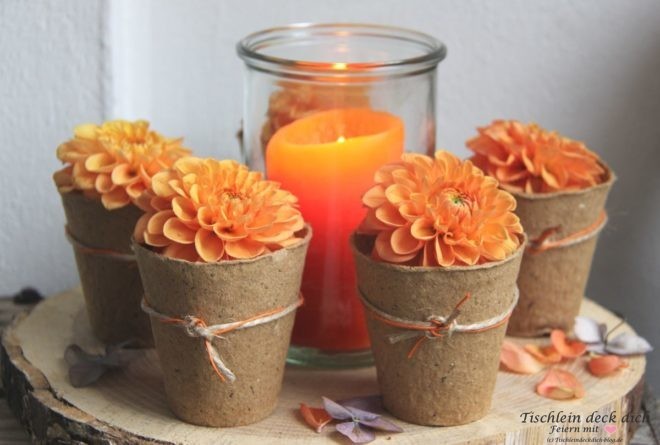 herbstliche Dahliendekoration