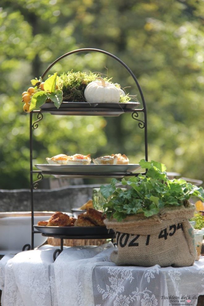Etagere dekorieren fuer den Herbst