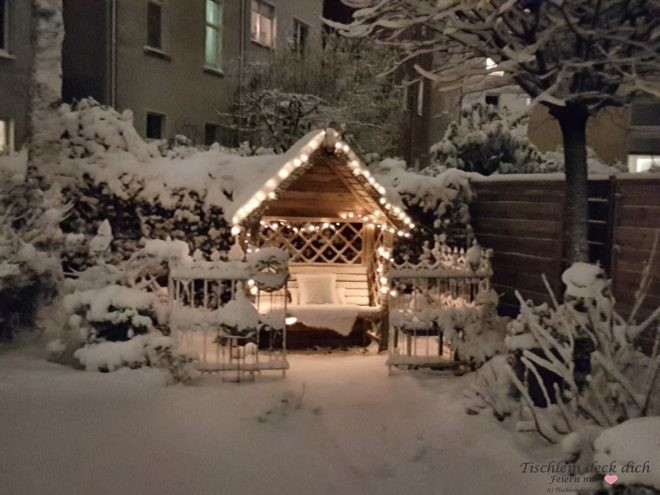 Gartenlaube im Winter