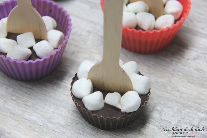 Schoklöffel mit Marshmallows