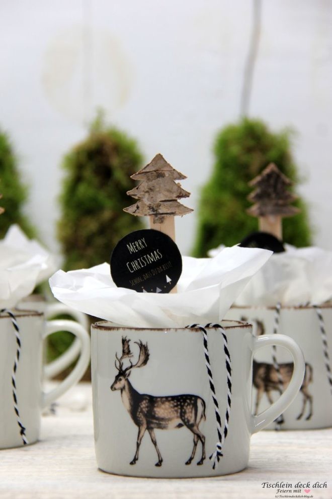 Gastgeschenk-Schokoladenloeffel in der Tasse
