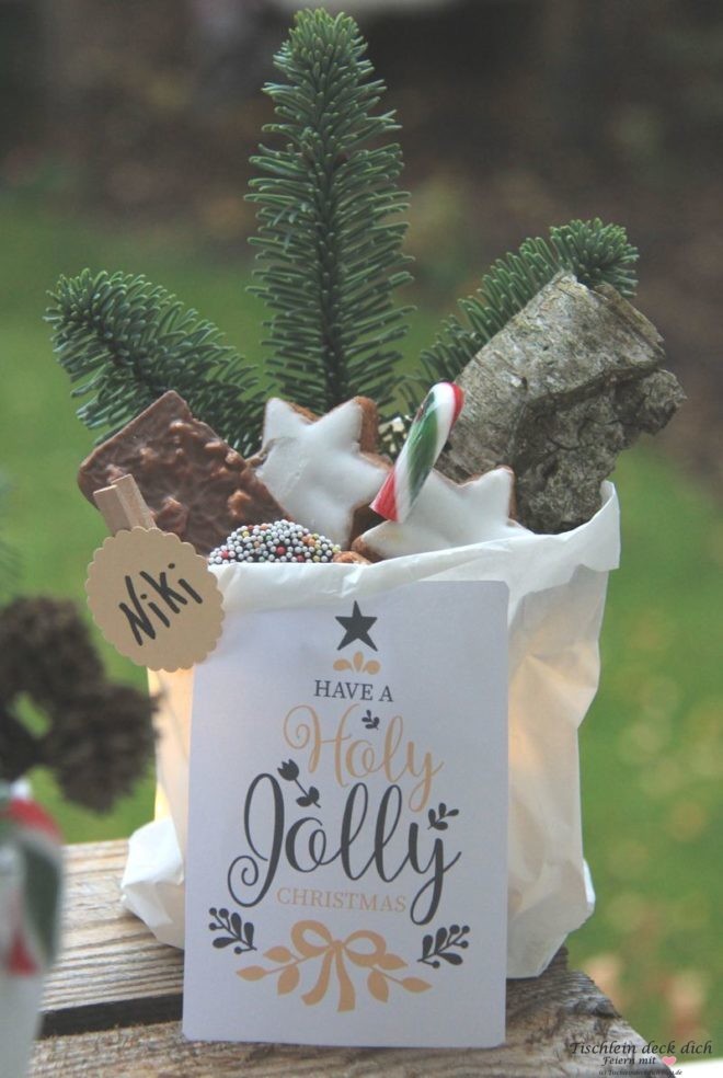 Geschenke weihnachtlich verpacken mit Lichterkette
