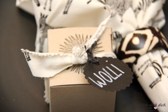 Gastgeschenk verpacken