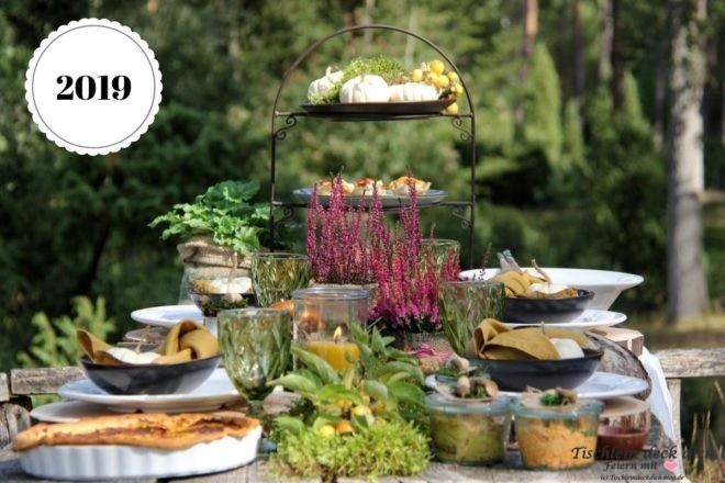 grandioses herbstliches Picknick im Wald