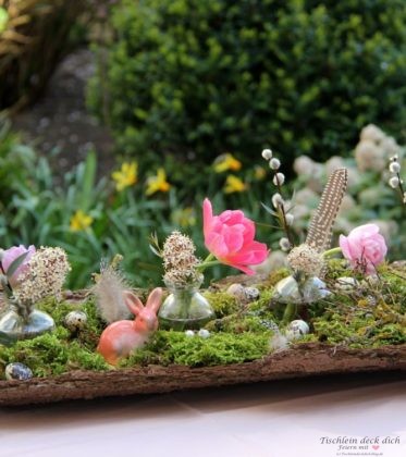 Fruehlingsdeko mit Baumrinde