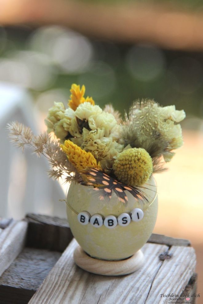 Oster-DIY mit Trockenblumen