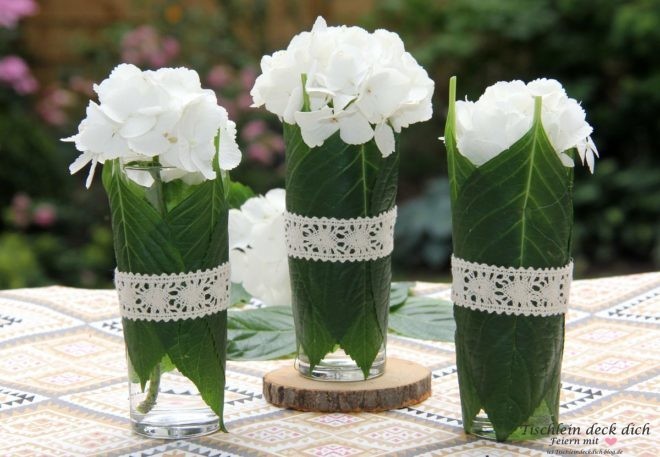 Blumendeko für die Bierzeltgarnitur