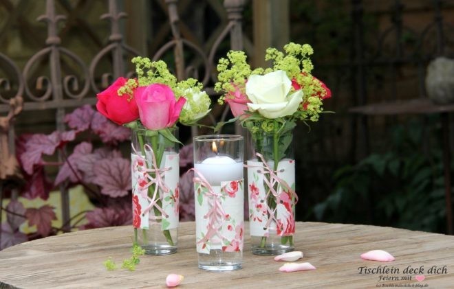 romantische Blumendeko für den Stehtisch