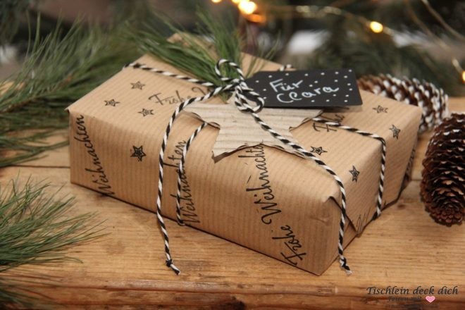 Geschenke in Packpapier