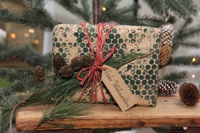 Geschenke in Packpapier