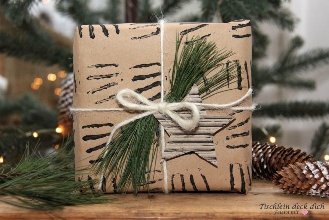 Geschenke in Packpapier