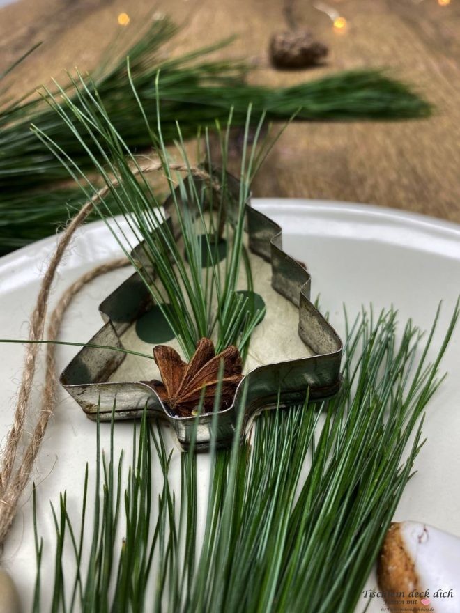 weihnachtliche Tischdekoration mit Tannenbaum DIY