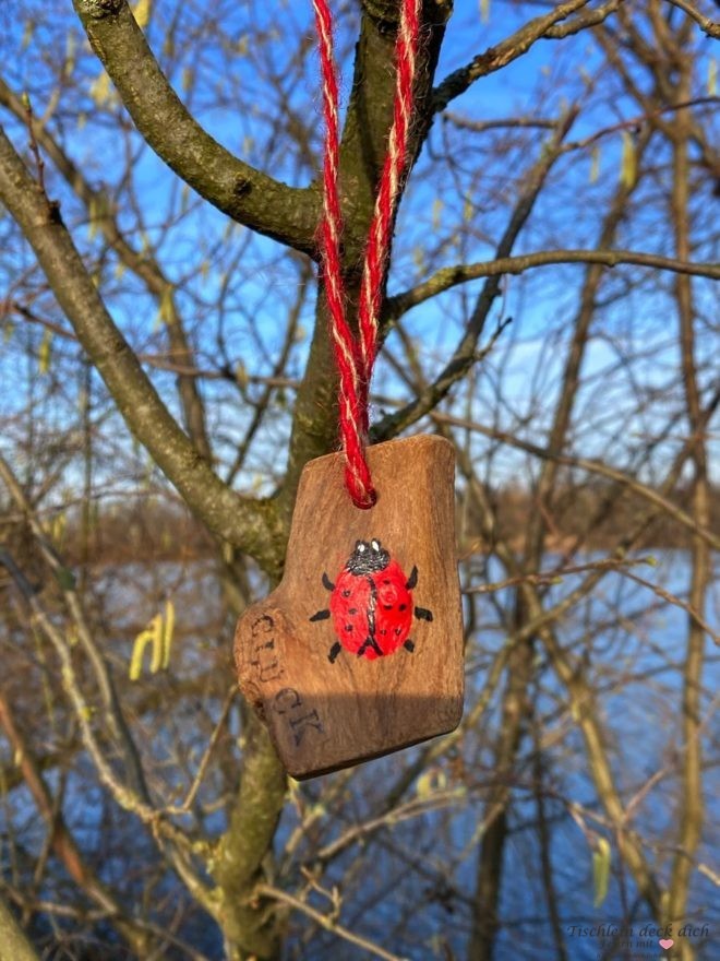 kleine Glücksbringer aus Treibholz 