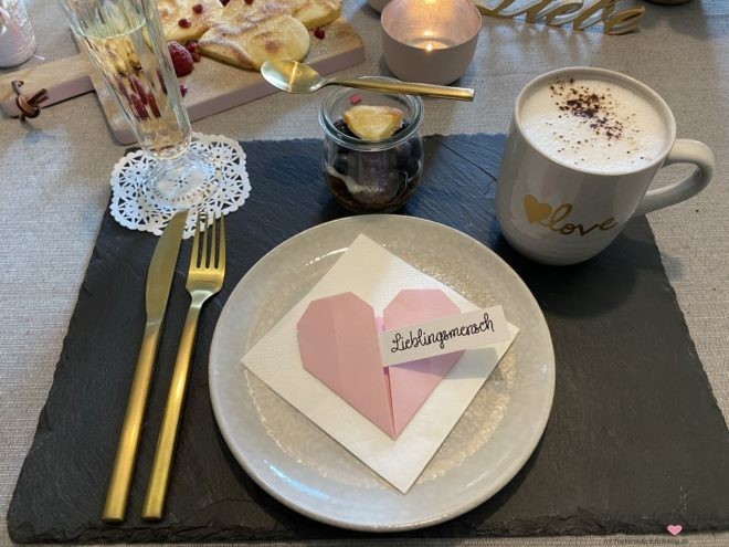 Frühstück am Valentinstag, Ideen für die Tischdekoration