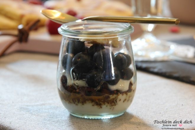 Blaubeer-Joghurt-Granola im Weckglas