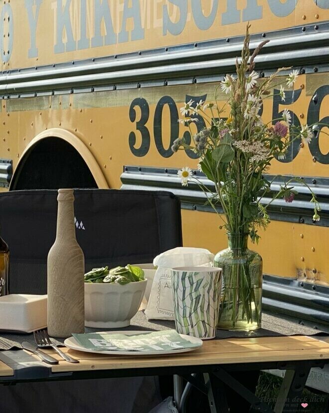 Brotzeit im Camper 