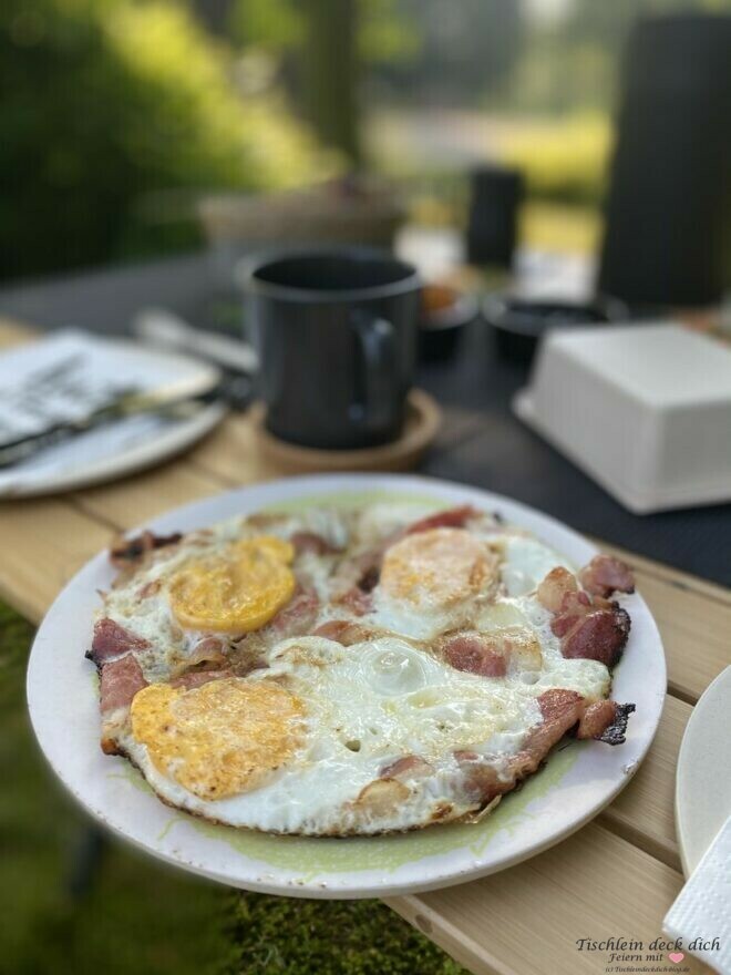 Leckeres Camping Frühstück im Wohnmobil