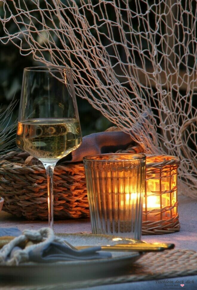 abendliche Stimmung auf der Terrasse im Sommer