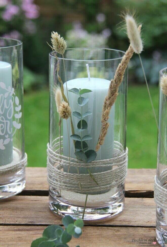 Kerzendeko in salbeigrün mit Trockenblumen
