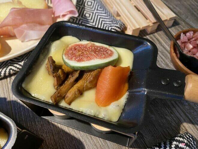 gemütlicher Raclette Abend im Wohnmobil