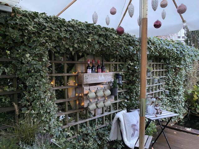 Unser kleiner Glühweinstand im Garten Tischlein deck dich