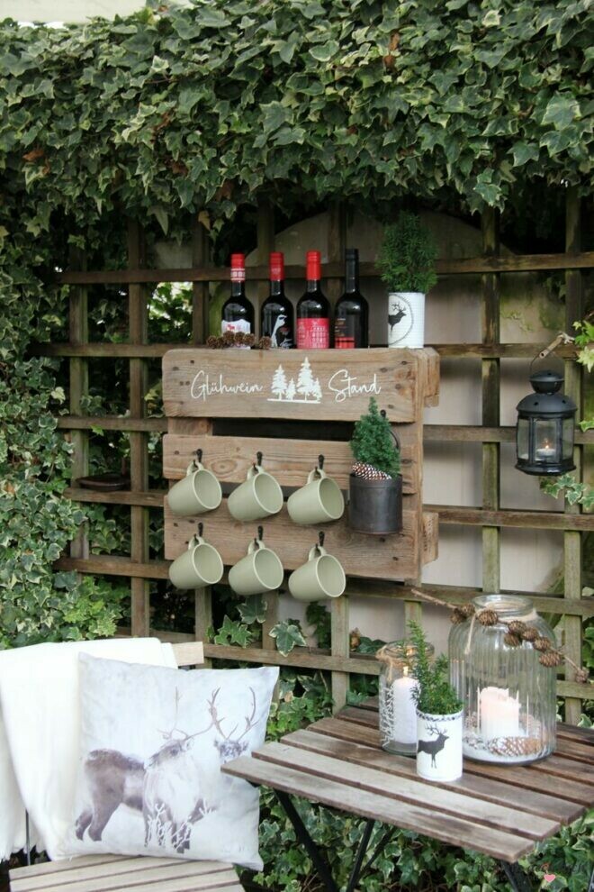 Kleiner Glühweinstand im Garten