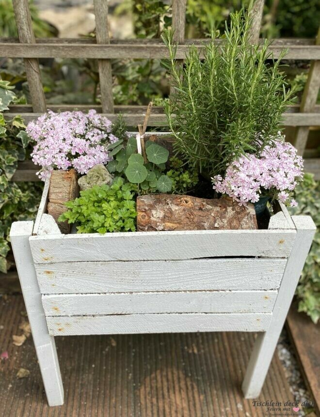 Kraeuterbeet für die Terrasse