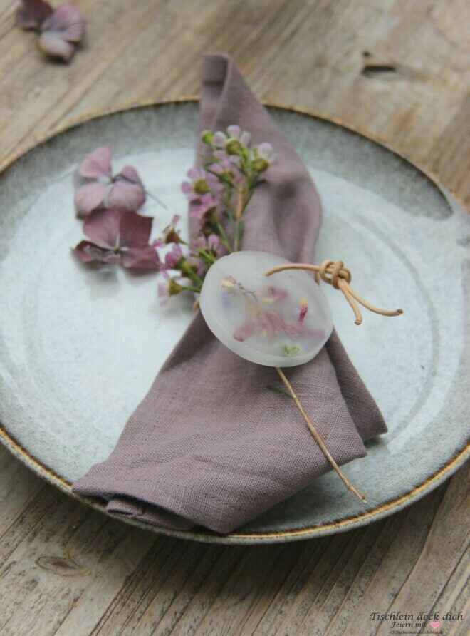 DIY Wachsanhaenger mit Trockenblumen