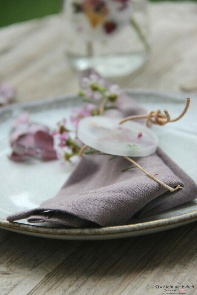 DIY-Wachsanhaenger-mit-Trockenblumen