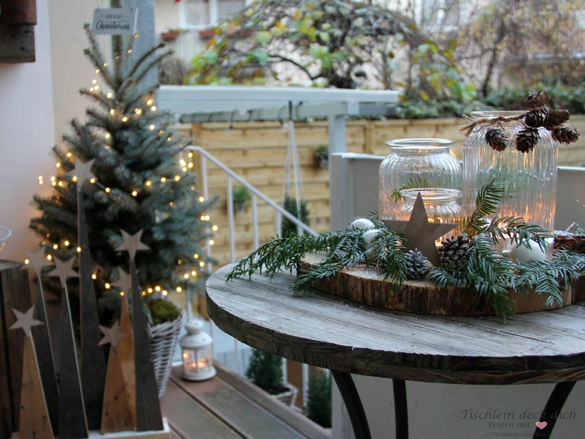Weihnachtliche Balkondekoration und ein Weihnachtsbaum DIY