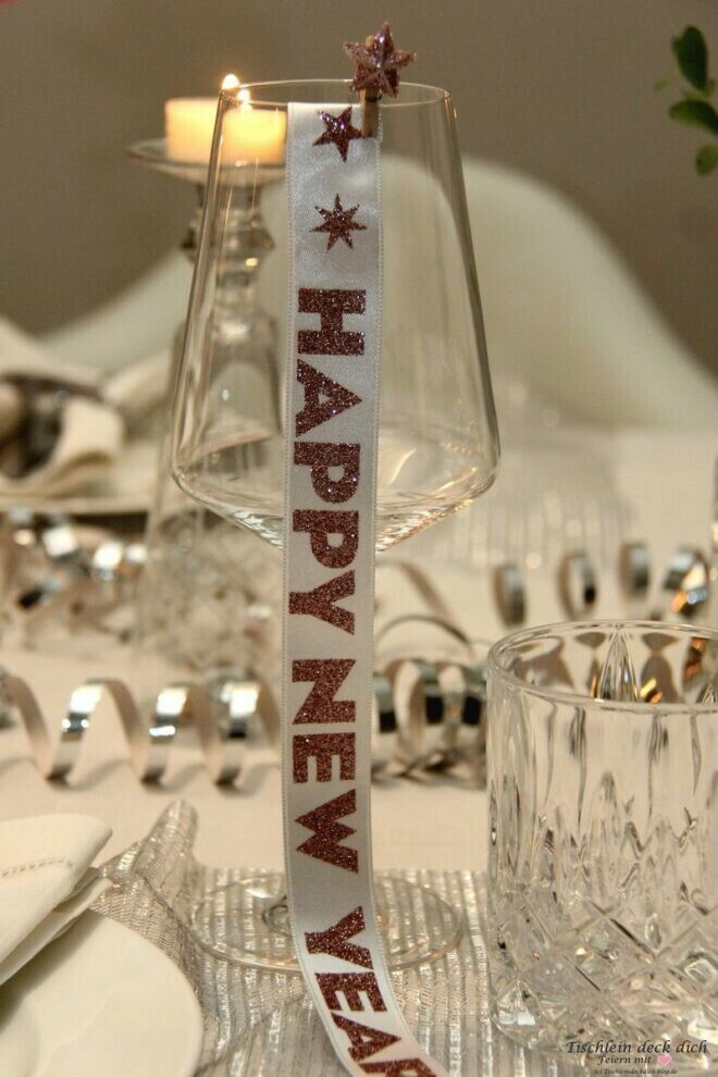 Schriftzug Happy NEW YEAR plotten