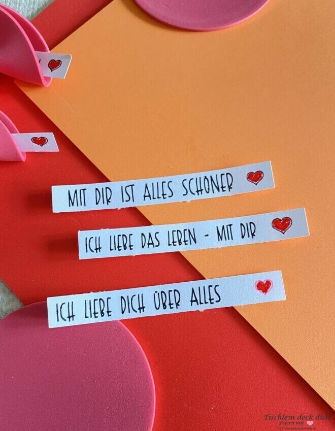 Glueckskekse aus Moosgummi basteln