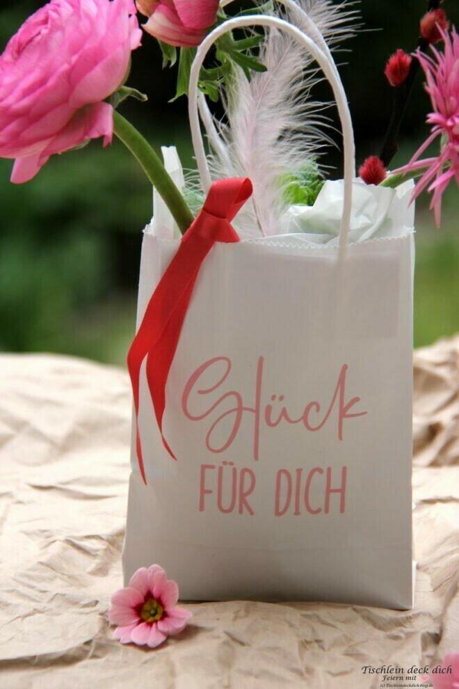 Idee für den Plotter, Blumengeschenk in der Tüte