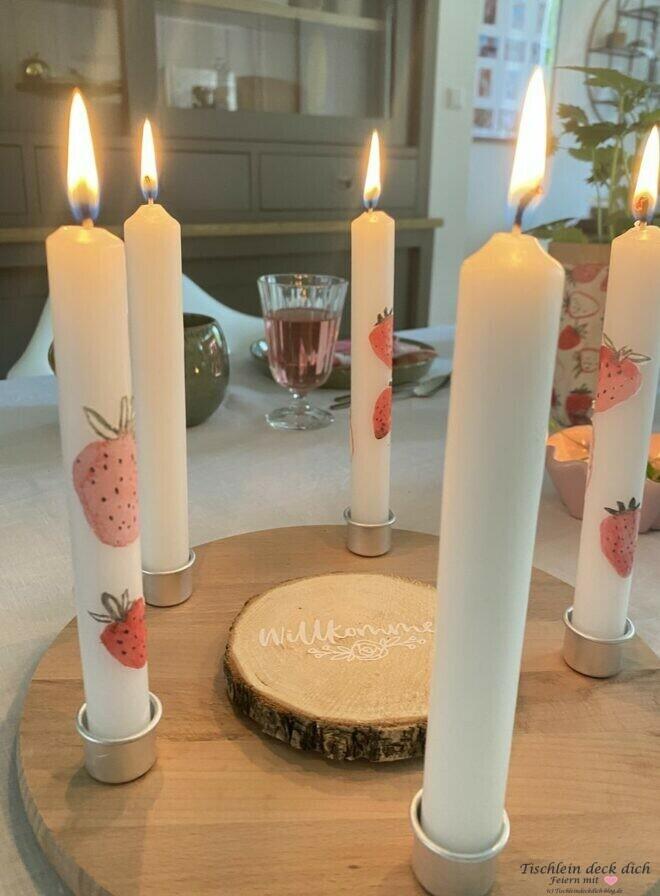 Kerzendekoration mit Erdbeeren