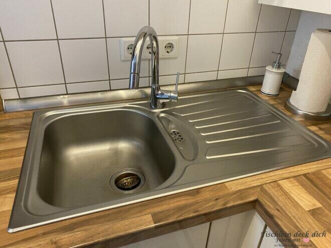 Edelstahlspüle vor der Renovierung